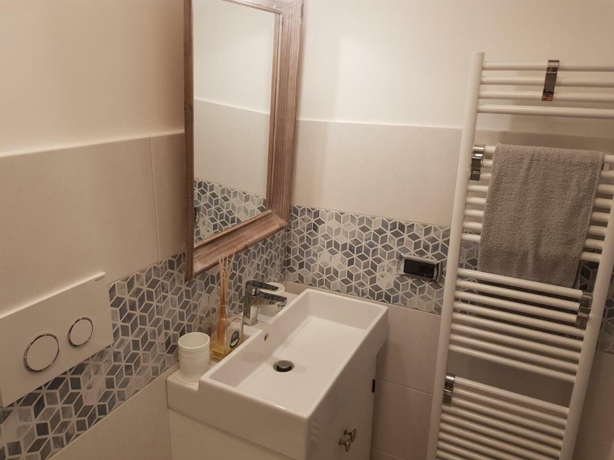 Modern Flat With Panoramic Terrace In Zuccarello Daire Dış mekan fotoğraf