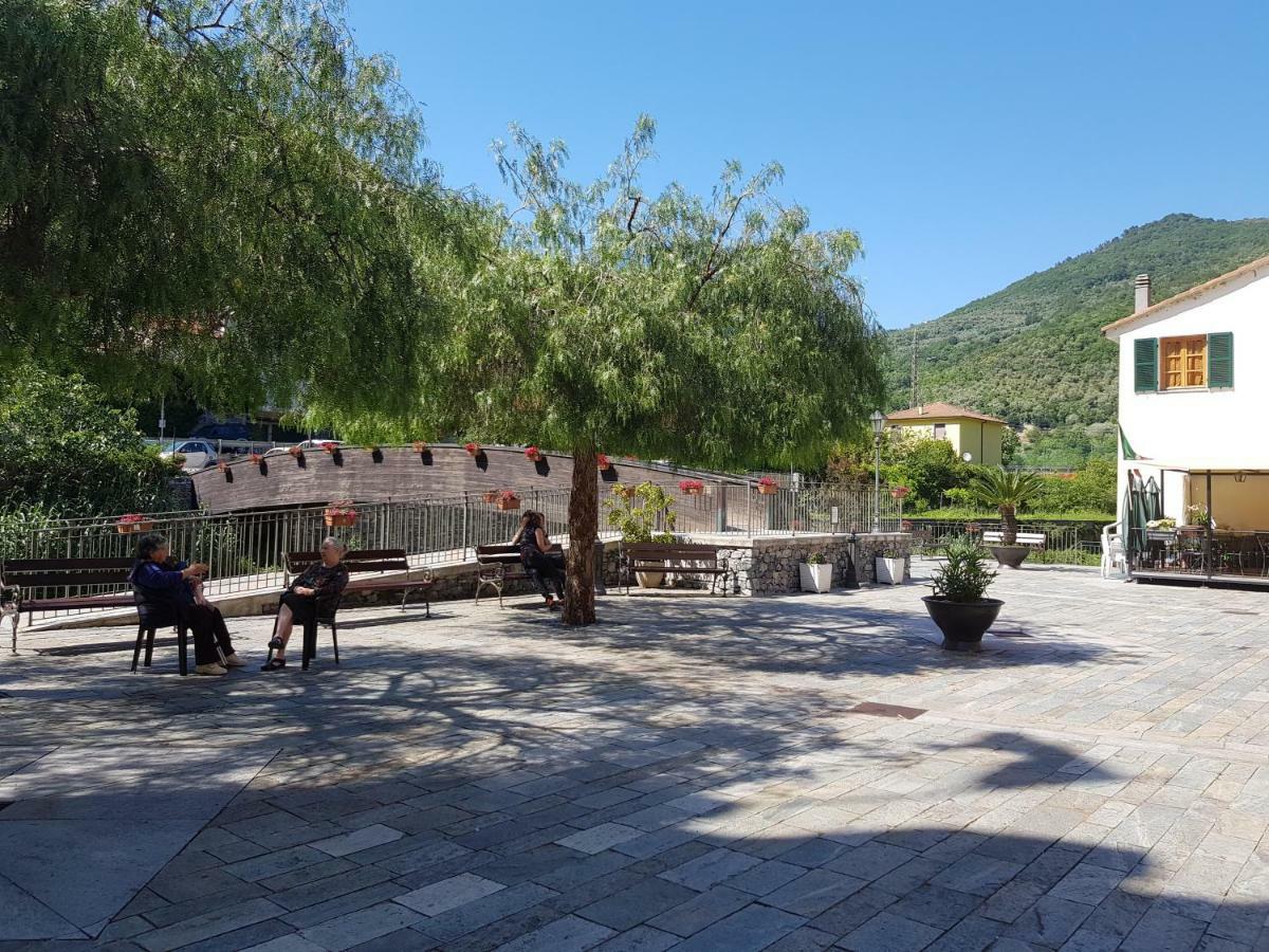 Modern Flat With Panoramic Terrace In Zuccarello Daire Dış mekan fotoğraf